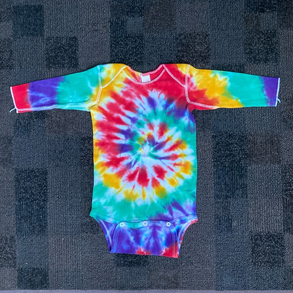 VNTG Baby Tie Dye One Piece Long Sleeve Rainbow Swirl Cotton LG 26-31 lbs Unisex
